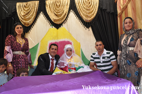 Yüksekova'da 15-16-Eylül 2012'de dünya evine giren çiftlerimizi sizlerler için sayfamıza taşıdık. Yüksekova Güncel Ailesi olarak tüm çiftlerimize mutluluklar dileriz. Fotoğraf & Görüntü: Yaşar KAPLAN- Sinan Akkurt