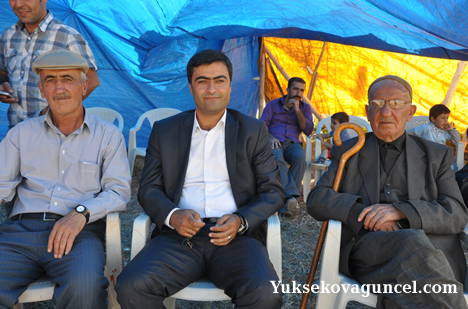 Yüksekova'da 15-16-Eylül 2012'de dünya evine giren çiftlerimizi sizlerler için sayfamıza taşıdık. Yüksekova Güncel Ailesi olarak tüm çiftlerimize mutluluklar dileriz. Fotoğraf & Görüntü: Yaşar KAPLAN- Sinan Akkurt