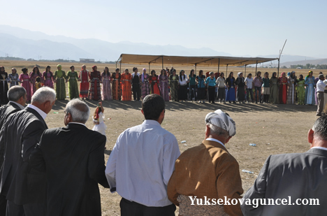 Yüksekova'da 15-16-Eylül 2012'de dünya evine giren çiftlerimizi sizlerler için sayfamıza taşıdık. Yüksekova Güncel Ailesi olarak tüm çiftlerimize mutluluklar dileriz. Fotoğraf & Görüntü: Yaşar KAPLAN- Sinan Akkurt