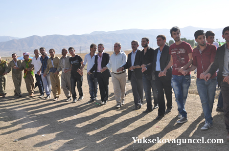 Yüksekova'da 15-16-Eylül 2012'de dünya evine giren çiftlerimizi sizlerler için sayfamıza taşıdık. Yüksekova Güncel Ailesi olarak tüm çiftlerimize mutluluklar dileriz. Fotoğraf & Görüntü: Yaşar KAPLAN- Sinan Akkurt