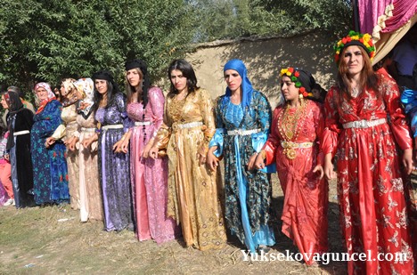 Yüksekova'da 15-16-Eylül 2012'de dünya evine giren çiftlerimizi sizlerler için sayfamıza taşıdık. Yüksekova Güncel Ailesi olarak tüm çiftlerimize mutluluklar dileriz. Fotoğraf & Görüntü: Yaşar KAPLAN- Sinan Akkurt