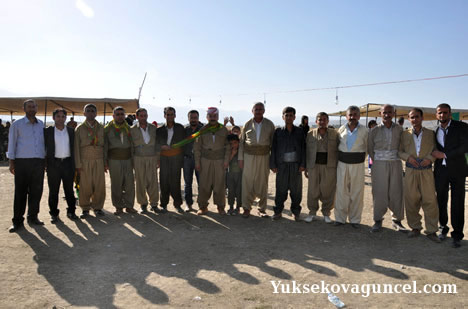 Yüksekova'da 15-16-Eylül 2012'de dünya evine giren çiftlerimizi sizlerler için sayfamıza taşıdık. Yüksekova Güncel Ailesi olarak tüm çiftlerimize mutluluklar dileriz. Fotoğraf & Görüntü: Yaşar KAPLAN- Sinan Akkurt