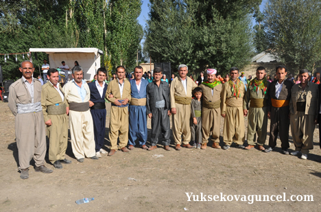 Yüksekova'da 15-16-Eylül 2012'de dünya evine giren çiftlerimizi sizlerler için sayfamıza taşıdık. Yüksekova Güncel Ailesi olarak tüm çiftlerimize mutluluklar dileriz. Fotoğraf & Görüntü: Yaşar KAPLAN- Sinan Akkurt
