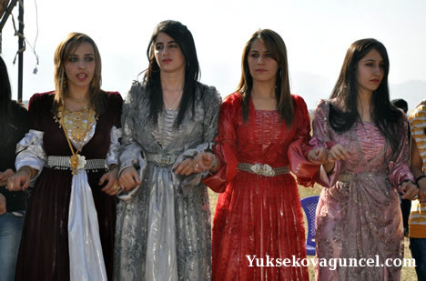 Yüksekova'da 15-16-Eylül 2012'de dünya evine giren çiftlerimizi sizlerler için sayfamıza taşıdık. Yüksekova Güncel Ailesi olarak tüm çiftlerimize mutluluklar dileriz. Fotoğraf & Görüntü: Yaşar KAPLAN- Sinan Akkurt