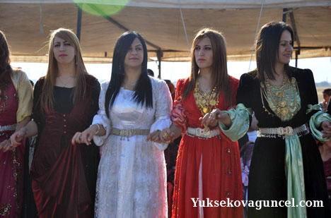 Yüksekova'da 15-16-Eylül 2012'de dünya evine giren çiftlerimizi sizlerler için sayfamıza taşıdık. Yüksekova Güncel Ailesi olarak tüm çiftlerimize mutluluklar dileriz. Fotoğraf & Görüntü: Yaşar KAPLAN- Sinan Akkurt