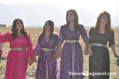 Yüksekova'da 15-16-Eylül 2012'de dünya evine giren çiftlerimizi sizlerler için sayfamıza taşıdık. Yüksekova Güncel Ailesi olarak tüm çiftlerimize mutluluklar dileriz. Fotoğraf & Görüntü: Yaşar KAPLAN- Sinan Akkurt