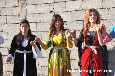 Yüksekova'da 15-16-Eylül 2012'de dünya evine giren çiftlerimizi sizlerler için sayfamıza taşıdık. Yüksekova Güncel Ailesi olarak tüm çiftlerimize mutluluklar dileriz. Fotoğraf & Görüntü: Yaşar KAPLAN- Sinan Akkurt