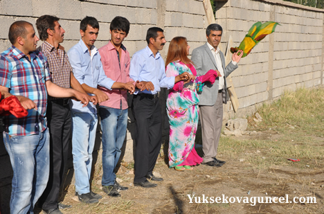 Yüksekova'da 15-16-Eylül 2012'de dünya evine giren çiftlerimizi sizlerler için sayfamıza taşıdık. Yüksekova Güncel Ailesi olarak tüm çiftlerimize mutluluklar dileriz. Fotoğraf & Görüntü: Yaşar KAPLAN- Sinan Akkurt
