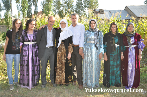 Yüksekova'da 15-16-Eylül 2012'de dünya evine giren çiftlerimizi sizlerler için sayfamıza taşıdık. Yüksekova Güncel Ailesi olarak tüm çiftlerimize mutluluklar dileriz. Fotoğraf & Görüntü: Yaşar KAPLAN- Sinan Akkurt