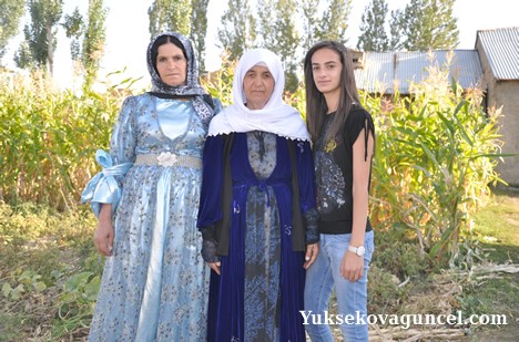 Yüksekova'da 15-16-Eylül 2012'de dünya evine giren çiftlerimizi sizlerler için sayfamıza taşıdık. Yüksekova Güncel Ailesi olarak tüm çiftlerimize mutluluklar dileriz. Fotoğraf & Görüntü: Yaşar KAPLAN- Sinan Akkurt
