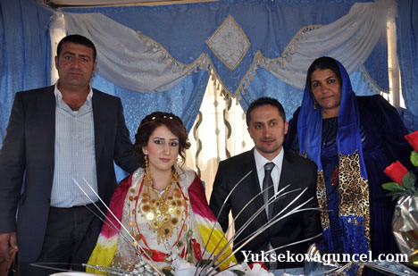 Yüksekova'da 15-16-Eylül 2012'de dünya evine giren çiftlerimizi sizlerler için sayfamıza taşıdık. Yüksekova Güncel Ailesi olarak tüm çiftlerimize mutluluklar dileriz. Fotoğraf & Görüntü: Yaşar KAPLAN- Sinan Akkurt