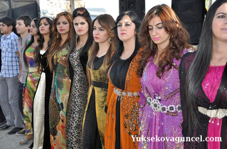 Yüksekova'da 15-16-Eylül 2012'de dünya evine giren çiftlerimizi sizlerler için sayfamıza taşıdık. Yüksekova Güncel Ailesi olarak tüm çiftlerimize mutluluklar dileriz. Fotoğraf & Görüntü: Yaşar KAPLAN- Sinan Akkurt