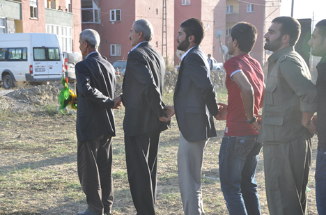 Yüksekova'da 15-16-Eylül 2012'de dünya evine giren çiftlerimizi sizlerler için sayfamıza taşıdık. Yüksekova Güncel Ailesi olarak tüm çiftlerimize mutluluklar dileriz. Fotoğraf & Görüntü: Yaşar KAPLAN- Sinan Akkurt