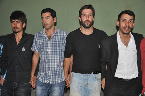 Yüksekova'da 15-16-Eylül 2012'de dünya evine giren çiftlerimizi sizlerler için sayfamıza taşıdık. Yüksekova Güncel Ailesi olarak tüm çiftlerimize mutluluklar dileriz. Fotoğraf & Görüntü: Yaşar KAPLAN- Sinan Akkurt