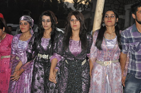 Yüksekova'da 15-16-Eylül 2012'de dünya evine giren çiftlerimizi sizlerler için sayfamıza taşıdık. Yüksekova Güncel Ailesi olarak tüm çiftlerimize mutluluklar dileriz. Fotoğraf & Görüntü: Yaşar KAPLAN- Sinan Akkurt