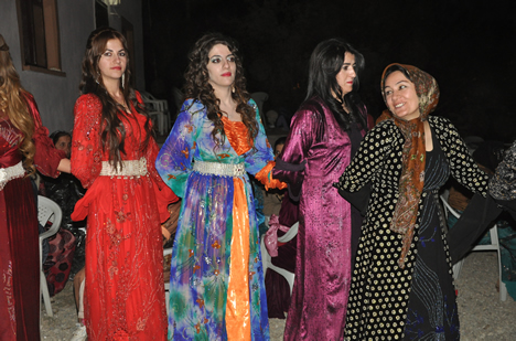 Yüksekova'da 15-16-Eylül 2012'de dünya evine giren çiftlerimizi sizlerler için sayfamıza taşıdık. Yüksekova Güncel Ailesi olarak tüm çiftlerimize mutluluklar dileriz. Fotoğraf & Görüntü: Yaşar KAPLAN- Sinan Akkurt