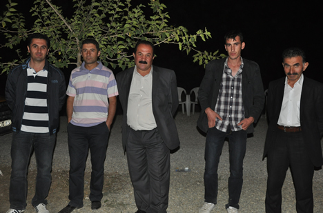 Yüksekova'da 15-16-Eylül 2012'de dünya evine giren çiftlerimizi sizlerler için sayfamıza taşıdık. Yüksekova Güncel Ailesi olarak tüm çiftlerimize mutluluklar dileriz. Fotoğraf & Görüntü: Yaşar KAPLAN- Sinan Akkurt