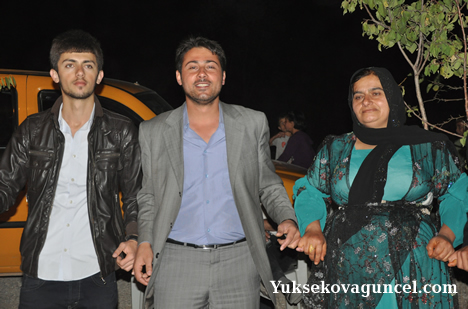 Yüksekova'da 15-16-Eylül 2012'de dünya evine giren çiftlerimizi sizlerler için sayfamıza taşıdık. Yüksekova Güncel Ailesi olarak tüm çiftlerimize mutluluklar dileriz. Fotoğraf & Görüntü: Yaşar KAPLAN- Sinan Akkurt