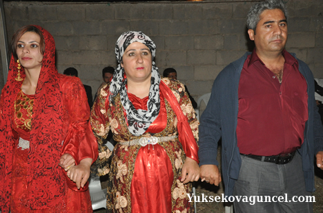 Yüksekova'da 15-16-Eylül 2012'de dünya evine giren çiftlerimizi sizlerler için sayfamıza taşıdık. Yüksekova Güncel Ailesi olarak tüm çiftlerimize mutluluklar dileriz. Fotoğraf & Görüntü: Yaşar KAPLAN- Sinan Akkurt