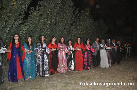 Yüksekova'da 15-16-Eylül 2012'de dünya evine giren çiftlerimizi sizlerler için sayfamıza taşıdık. Yüksekova Güncel Ailesi olarak tüm çiftlerimize mutluluklar dileriz. Fotoğraf & Görüntü: Yaşar KAPLAN- Sinan Akkurt