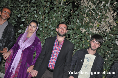 Yüksekova'da 15-16-Eylül 2012'de dünya evine giren çiftlerimizi sizlerler için sayfamıza taşıdık. Yüksekova Güncel Ailesi olarak tüm çiftlerimize mutluluklar dileriz. Fotoğraf & Görüntü: Yaşar KAPLAN- Sinan Akkurt