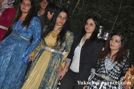 Yüksekova'da 15-16-Eylül 2012'de dünya evine giren çiftlerimizi sizlerler için sayfamıza taşıdık. Yüksekova Güncel Ailesi olarak tüm çiftlerimize mutluluklar dileriz. Fotoğraf & Görüntü: Yaşar KAPLAN- Sinan Akkurt