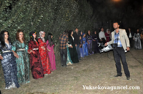 Yüksekova'da 15-16-Eylül 2012'de dünya evine giren çiftlerimizi sizlerler için sayfamıza taşıdık. Yüksekova Güncel Ailesi olarak tüm çiftlerimize mutluluklar dileriz. Fotoğraf & Görüntü: Yaşar KAPLAN- Sinan Akkurt