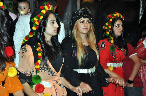 Yüksekova'da 15-16-Eylül 2012'de dünya evine giren çiftlerimizi sizlerler için sayfamıza taşıdık. Yüksekova Güncel Ailesi olarak tüm çiftlerimize mutluluklar dileriz. Fotoğraf & Görüntü: Yaşar KAPLAN- Sinan Akkurt