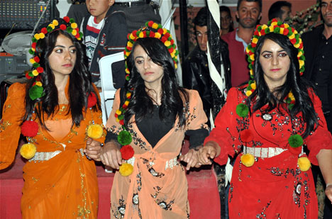 Yüksekova'da 15-16-Eylül 2012'de dünya evine giren çiftlerimizi sizlerler için sayfamıza taşıdık. Yüksekova Güncel Ailesi olarak tüm çiftlerimize mutluluklar dileriz. Fotoğraf & Görüntü: Yaşar KAPLAN- Sinan Akkurt