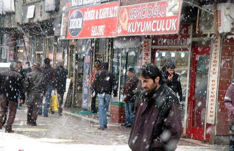 Yüksekova'da Lapa Lapa Kar yağışı (İshak Kara'nın Objektifinden)