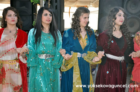 Yüksekova'da 22-23-Eylül 2012'de dünya evine giren çiftlerimizi sizlerler için sayfamıza taşıdık. Yüksekova Güncel Ailesi olarak tüm çiftlerimize mutluluklar dileriz. Fotoğraf & Görüntü: Yaşar KAPLAN- Sinan Akkurt