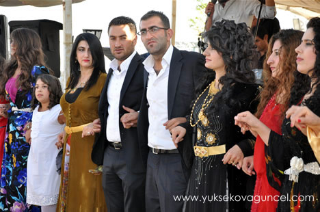 Yüksekova'da 22-23-Eylül 2012'de dünya evine giren çiftlerimizi sizlerler için sayfamıza taşıdık. Yüksekova Güncel Ailesi olarak tüm çiftlerimize mutluluklar dileriz. Fotoğraf & Görüntü: Yaşar KAPLAN- Sinan Akkurt