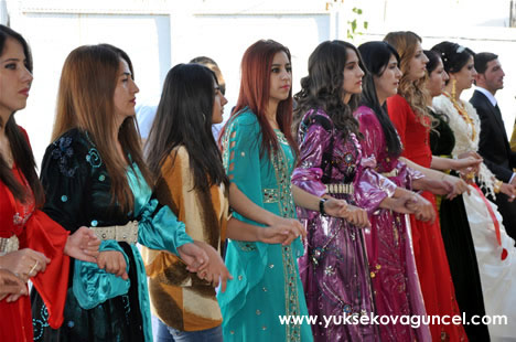 Yüksekova'da 22-23-Eylül 2012'de dünya evine giren çiftlerimizi sizlerler için sayfamıza taşıdık. Yüksekova Güncel Ailesi olarak tüm çiftlerimize mutluluklar dileriz. Fotoğraf & Görüntü: Yaşar KAPLAN- Sinan Akkurt