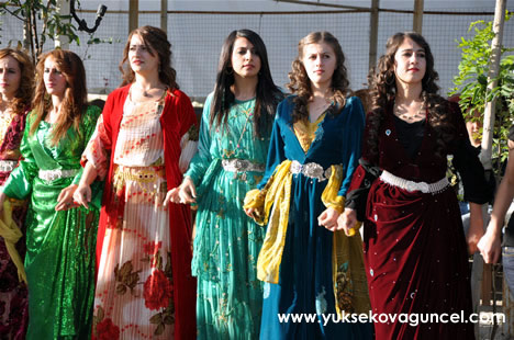 Yüksekova'da 22-23-Eylül 2012'de dünya evine giren çiftlerimizi sizlerler için sayfamıza taşıdık. Yüksekova Güncel Ailesi olarak tüm çiftlerimize mutluluklar dileriz. Fotoğraf & Görüntü: Yaşar KAPLAN- Sinan Akkurt