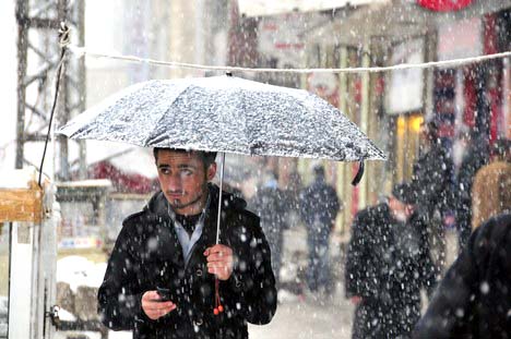Yüksekova'da Lapa Lapa Kar yağışı (İshak Kara'nın Objektifinden)