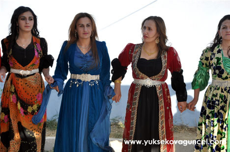 Yüksekova'da 22-23-Eylül 2012'de dünya evine giren çiftlerimizi sizlerler için sayfamıza taşıdık. Yüksekova Güncel Ailesi olarak tüm çiftlerimize mutluluklar dileriz. Fotoğraf & Görüntü: Yaşar KAPLAN- Sinan Akkurt