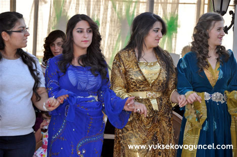 Yüksekova'da 22-23-Eylül 2012'de dünya evine giren çiftlerimizi sizlerler için sayfamıza taşıdık. Yüksekova Güncel Ailesi olarak tüm çiftlerimize mutluluklar dileriz. Fotoğraf & Görüntü: Yaşar KAPLAN- Sinan Akkurt