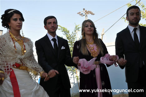 Yüksekova'da 22-23-Eylül 2012'de dünya evine giren çiftlerimizi sizlerler için sayfamıza taşıdık. Yüksekova Güncel Ailesi olarak tüm çiftlerimize mutluluklar dileriz. Fotoğraf & Görüntü: Yaşar KAPLAN- Sinan Akkurt