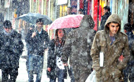 Yüksekova'da Lapa Lapa Kar yağışı (İshak Kara'nın Objektifinden)