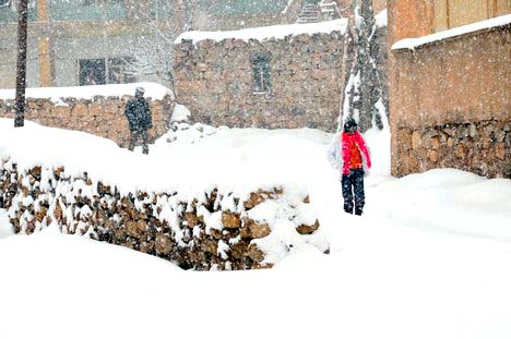 Yüksekova'da Lapa Lapa Kar yağışı (İshak Kara'nın Objektifinden)