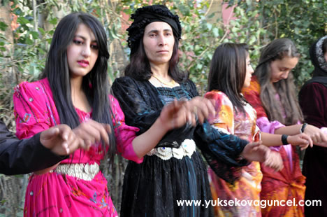 Yüksekova'da 22-23-Eylül 2012'de dünya evine giren çiftlerimizi sizlerler için sayfamıza taşıdık. Yüksekova Güncel Ailesi olarak tüm çiftlerimize mutluluklar dileriz. Fotoğraf & Görüntü: Yaşar KAPLAN- Sinan Akkurt