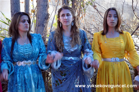 Yüksekova'da 22-23-Eylül 2012'de dünya evine giren çiftlerimizi sizlerler için sayfamıza taşıdık. Yüksekova Güncel Ailesi olarak tüm çiftlerimize mutluluklar dileriz. Fotoğraf & Görüntü: Yaşar KAPLAN- Sinan Akkurt