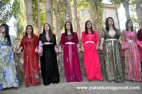 Yüksekova'da 22-23-Eylül 2012'de dünya evine giren çiftlerimizi sizlerler için sayfamıza taşıdık. Yüksekova Güncel Ailesi olarak tüm çiftlerimize mutluluklar dileriz. Fotoğraf & Görüntü: Yaşar KAPLAN- Sinan Akkurt