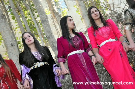 Yüksekova'da 22-23-Eylül 2012'de dünya evine giren çiftlerimizi sizlerler için sayfamıza taşıdık. Yüksekova Güncel Ailesi olarak tüm çiftlerimize mutluluklar dileriz. Fotoğraf & Görüntü: Yaşar KAPLAN- Sinan Akkurt