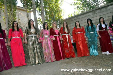 Yüksekova'da 22-23-Eylül 2012'de dünya evine giren çiftlerimizi sizlerler için sayfamıza taşıdık. Yüksekova Güncel Ailesi olarak tüm çiftlerimize mutluluklar dileriz. Fotoğraf & Görüntü: Yaşar KAPLAN- Sinan Akkurt