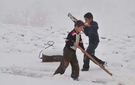 Yüksekova'da Lapa Lapa Kar yağışı (İshak Kara'nın Objektifinden)