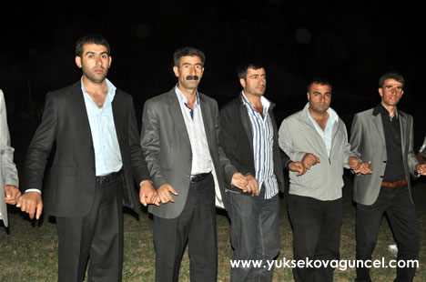 Yüksekova'da 22-23-Eylül 2012'de dünya evine giren çiftlerimizi sizlerler için sayfamıza taşıdık. Yüksekova Güncel Ailesi olarak tüm çiftlerimize mutluluklar dileriz. Fotoğraf & Görüntü: Yaşar KAPLAN- Sinan Akkurt