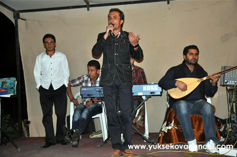 Yüksekova'da 22-23-Eylül 2012'de dünya evine giren çiftlerimizi sizlerler için sayfamıza taşıdık. Yüksekova Güncel Ailesi olarak tüm çiftlerimize mutluluklar dileriz. Fotoğraf & Görüntü: Yaşar KAPLAN- Sinan Akkurt