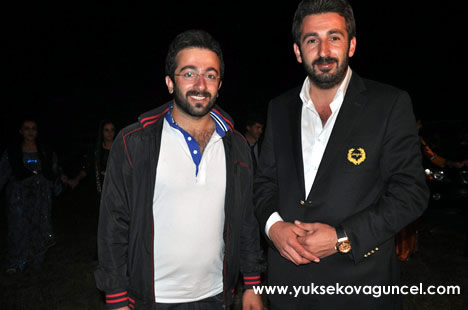 Yüksekova'da 22-23-Eylül 2012'de dünya evine giren çiftlerimizi sizlerler için sayfamıza taşıdık. Yüksekova Güncel Ailesi olarak tüm çiftlerimize mutluluklar dileriz. Fotoğraf & Görüntü: Yaşar KAPLAN- Sinan Akkurt