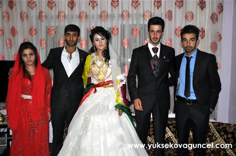 Yüksekova'da 22-23-Eylül 2012'de dünya evine giren çiftlerimizi sizlerler için sayfamıza taşıdık. Yüksekova Güncel Ailesi olarak tüm çiftlerimize mutluluklar dileriz. Fotoğraf & Görüntü: Yaşar KAPLAN- Sinan Akkurt